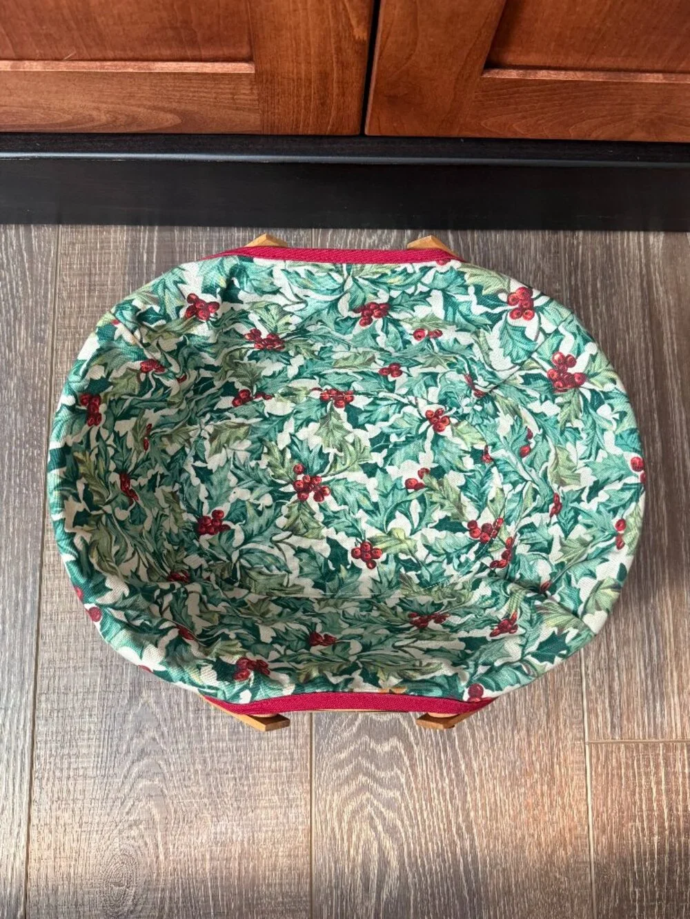 Longaberger-2004 Edition Christmas Collection Get Together Basket with Lid